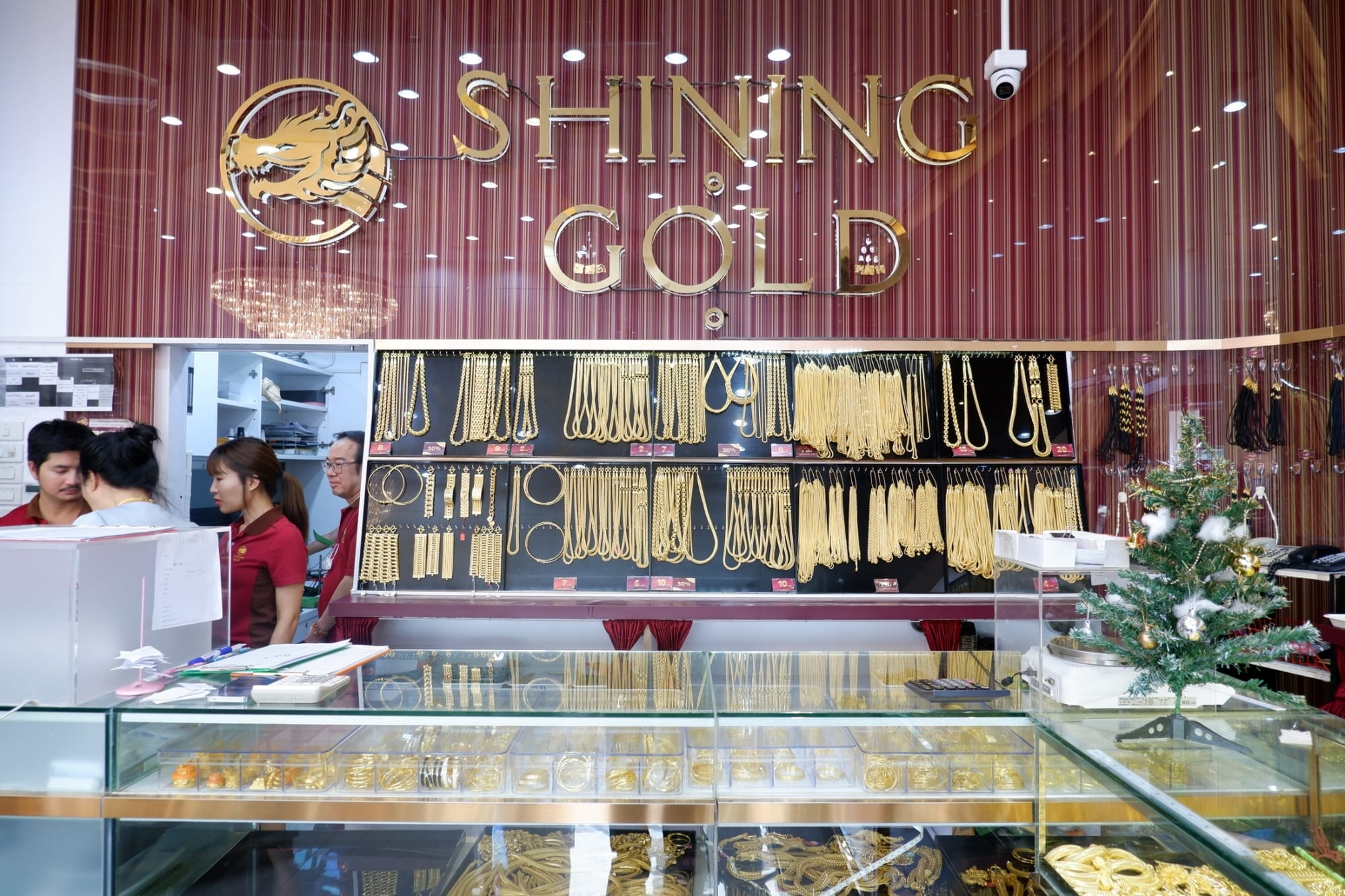 ทายาทรุ่นสาม 'Shining Gold'  กับการเปลี่ยนวิกฤตเป็นโอกาส  ด้วยการหาน่านน้ำสีครามในธุรกิจทองคำ